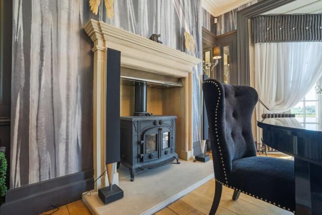 7 bed Detached for sale Image 11