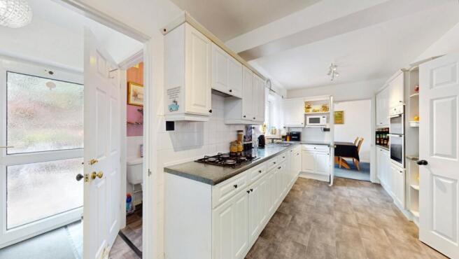 4 bed Semi-Detached for sale Image 4