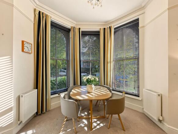 Lounge/Dining Room
