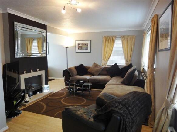 SITTING ROOM:
