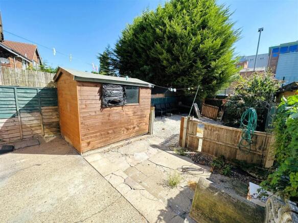 3 bed Terraced for sale Image 9