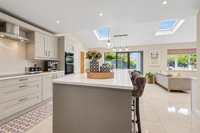 L Shaped Living/Dining Kitchen