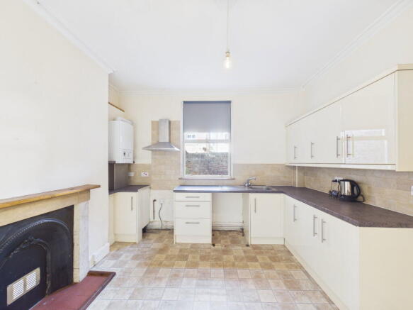 6 bed Town House for sale Image 4