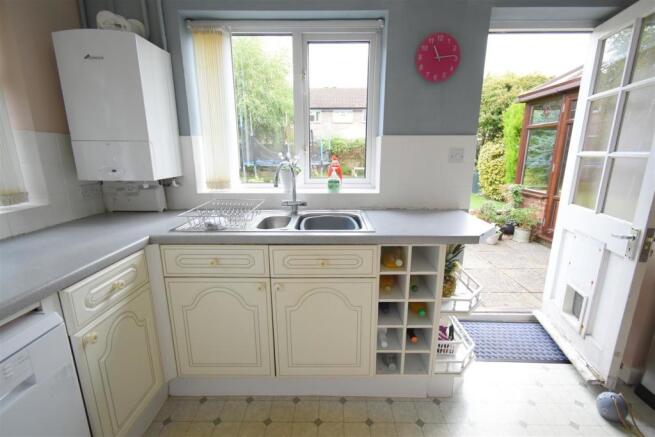 Kitchen/Breakfast Area