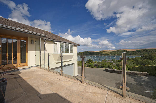 FRONT SUN TERRACE