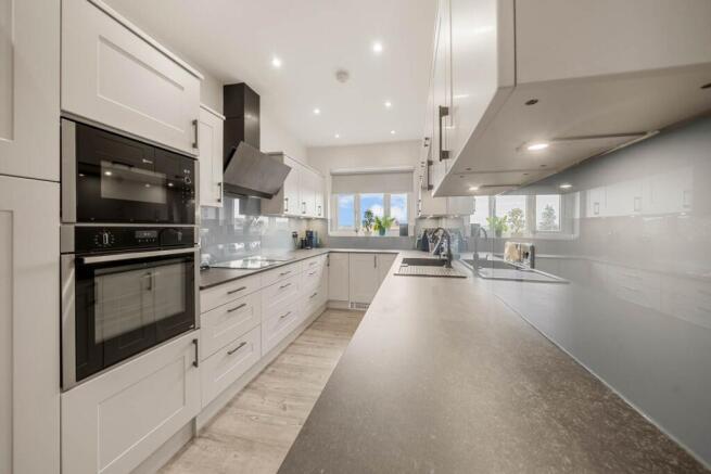 4 bed Semi-Detached for sale Image 4