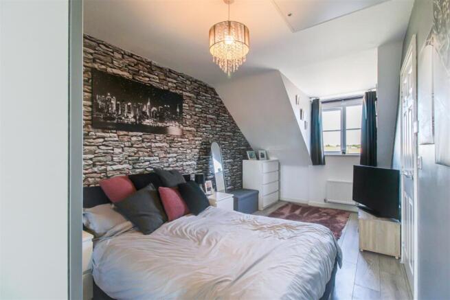 3 bed Town House for sale Image 9