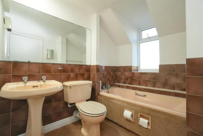 3 bed Terraced to rent Image 12