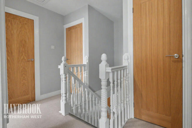 4 bed Detached for sale Image 11