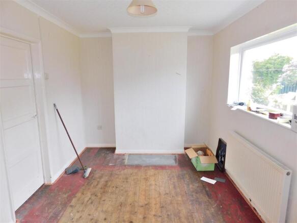 DINING ROOM.JPG