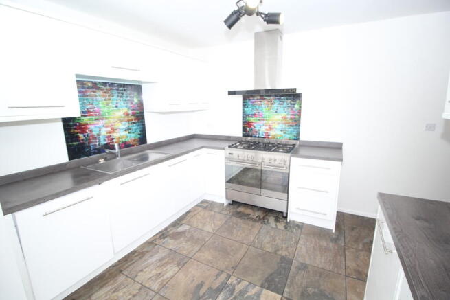 3 bed Semi-Detached for sale Image 8