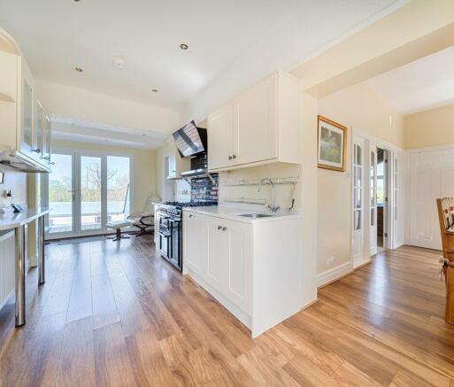 2 bed Apartment for sale Image 6