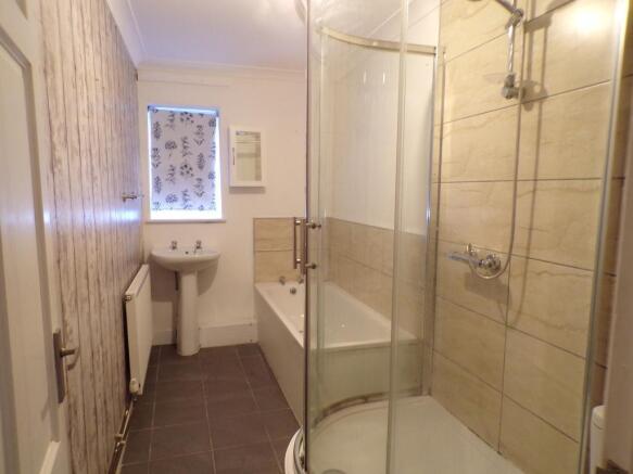 5 bed Detached for sale Image 8