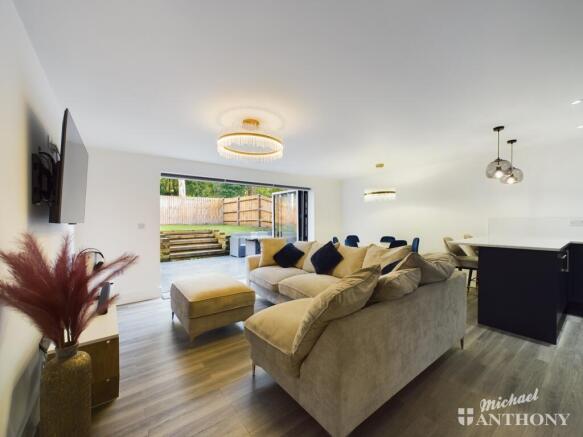 CAM02773G0-PR0024-STILL025