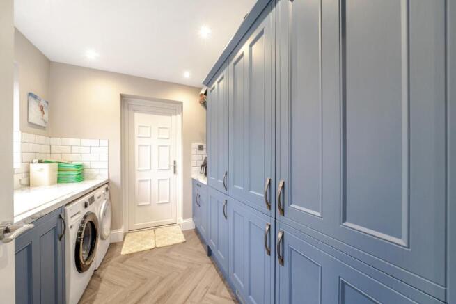 4 bed Detached for sale Image 8
