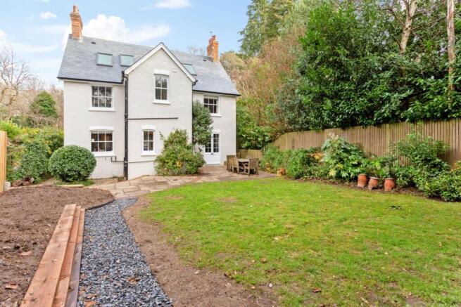 Airly House 29048...