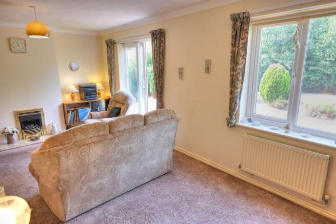 Lounge/Dining Room