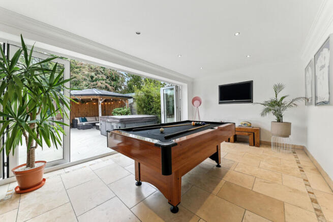 5 bed Detached for sale Image 7