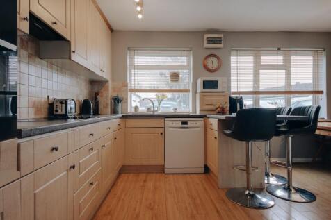Rowley Close, Watford, WD19