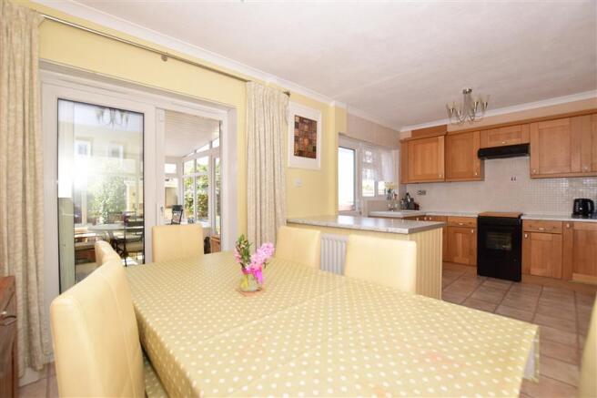 Kitchen / Dining Area