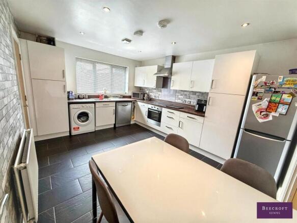 3 bed Semi-Detached for sale Image 4