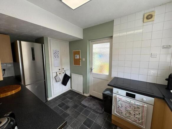 3 bed Semi-Detached to rent Image 5
