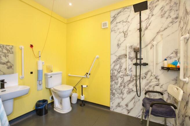 Bathroom (Ensuite to Bed 5 )