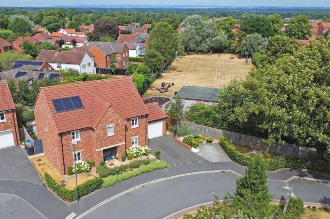 5 bed Detached for sale Image 11