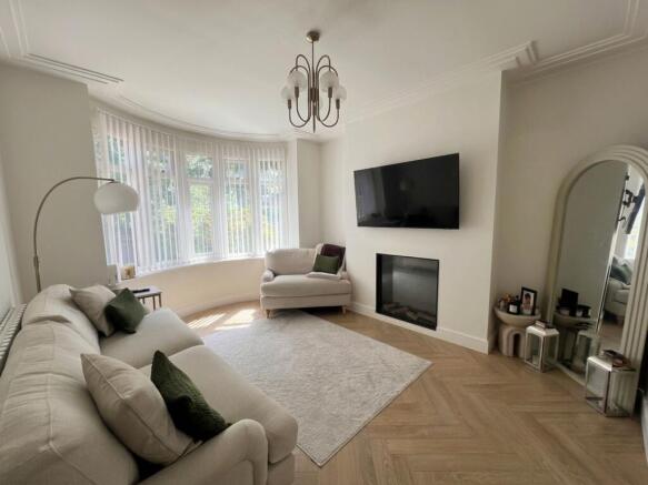 3 bed Semi-Detached for sale Image 2