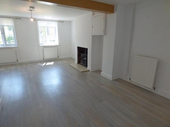 SITTING/DINING ROOM
