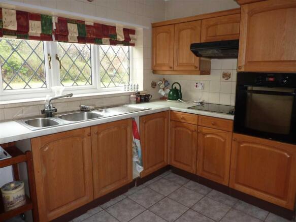FITTED KITCHEN