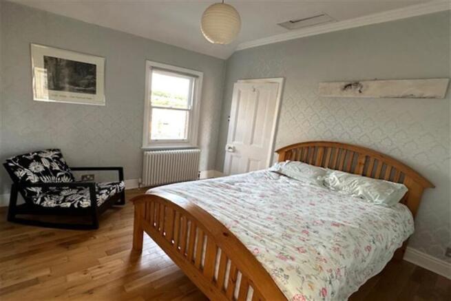 3 bed Flat for sale Image 5