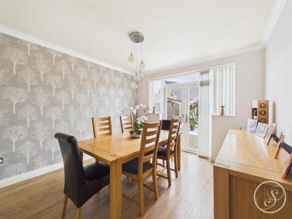 DINING ROOM/BEDROOM