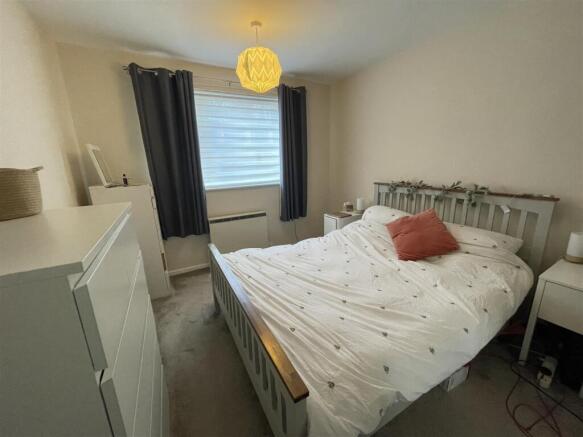2 bed Apartment to rent Image 5