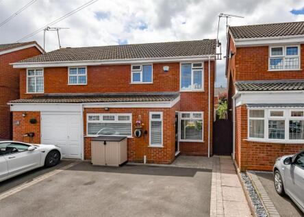 Brookside Close, Wombourne, Wolverhampton