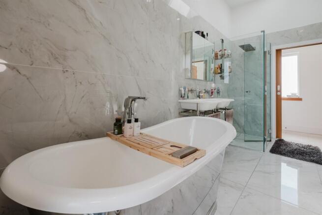 En-Suite Bathroom