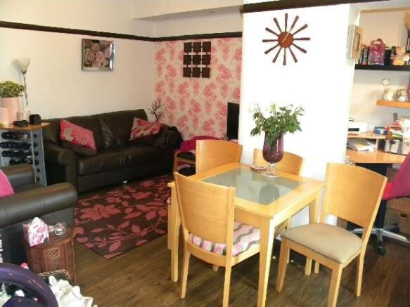 SITTING/DINING ROOM