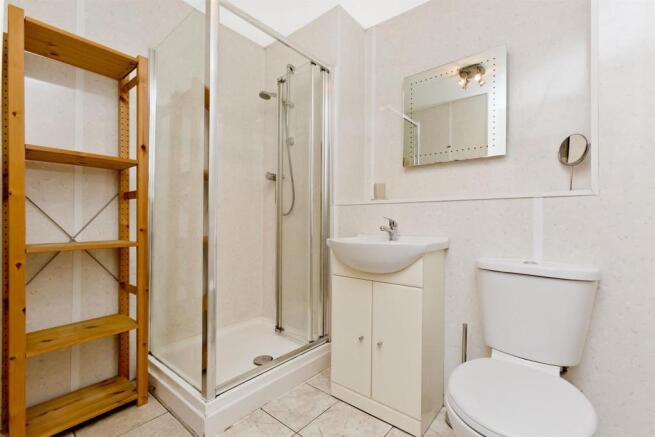 MasterBedroom-EnSuite-03.jpg