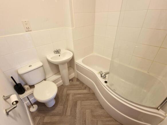 2 bed Flat to rent Image 6