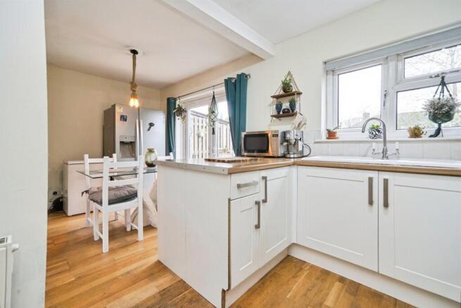 2 bed Semi-Detached for sale Image 7