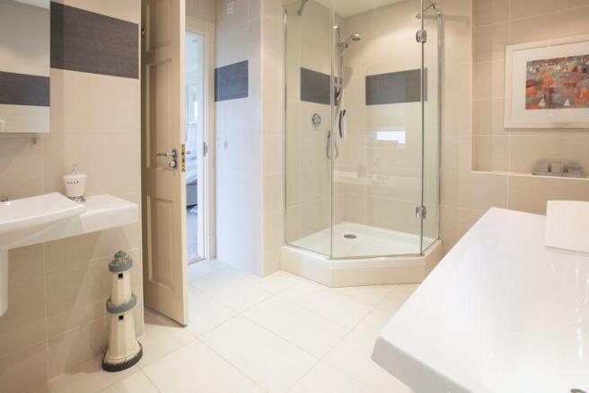 BED 1 ENSUITE