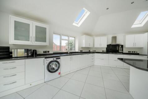 Knightwood Crescent, New Malden, Greater London, KT3