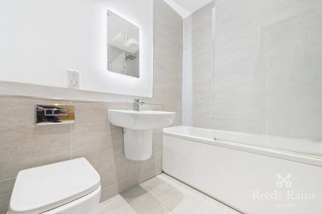 4 bed Detached for sale Image 10