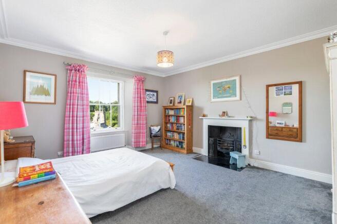 5 bed Semi-Detached for sale Image 9