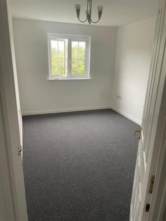 2 bed Apartment to rent Image 5