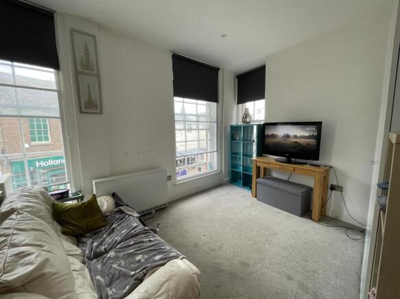 Lounge/bedroom area