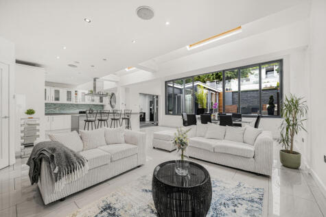 Hartfield Crescent, West Wickham, BR4
