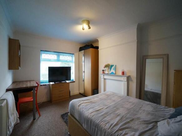 Bedroom 1.JPG
