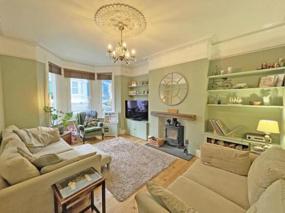 Wesley Avenue 32 - Lounge Front.jpg