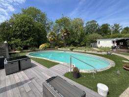 Green Acre Lodge, Green Street, Radlett WD7 9BD